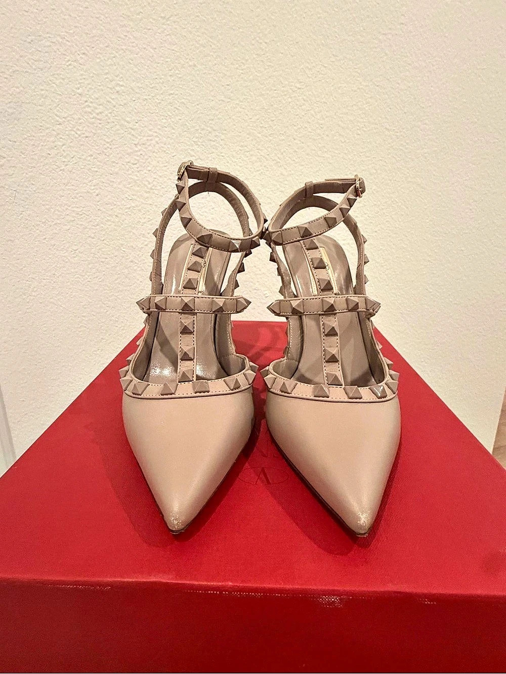 Valentino Rockstud Pumps in Pink US 8